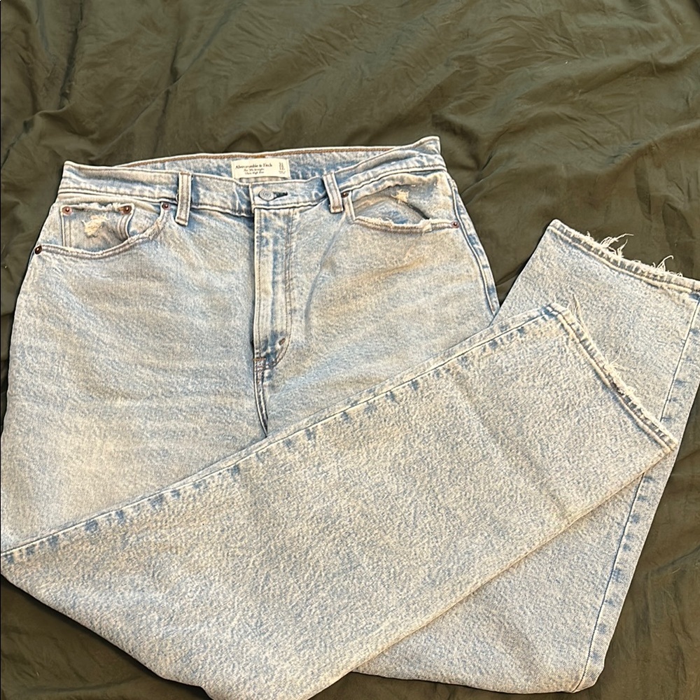 A&F 90s straight high rise jeans
